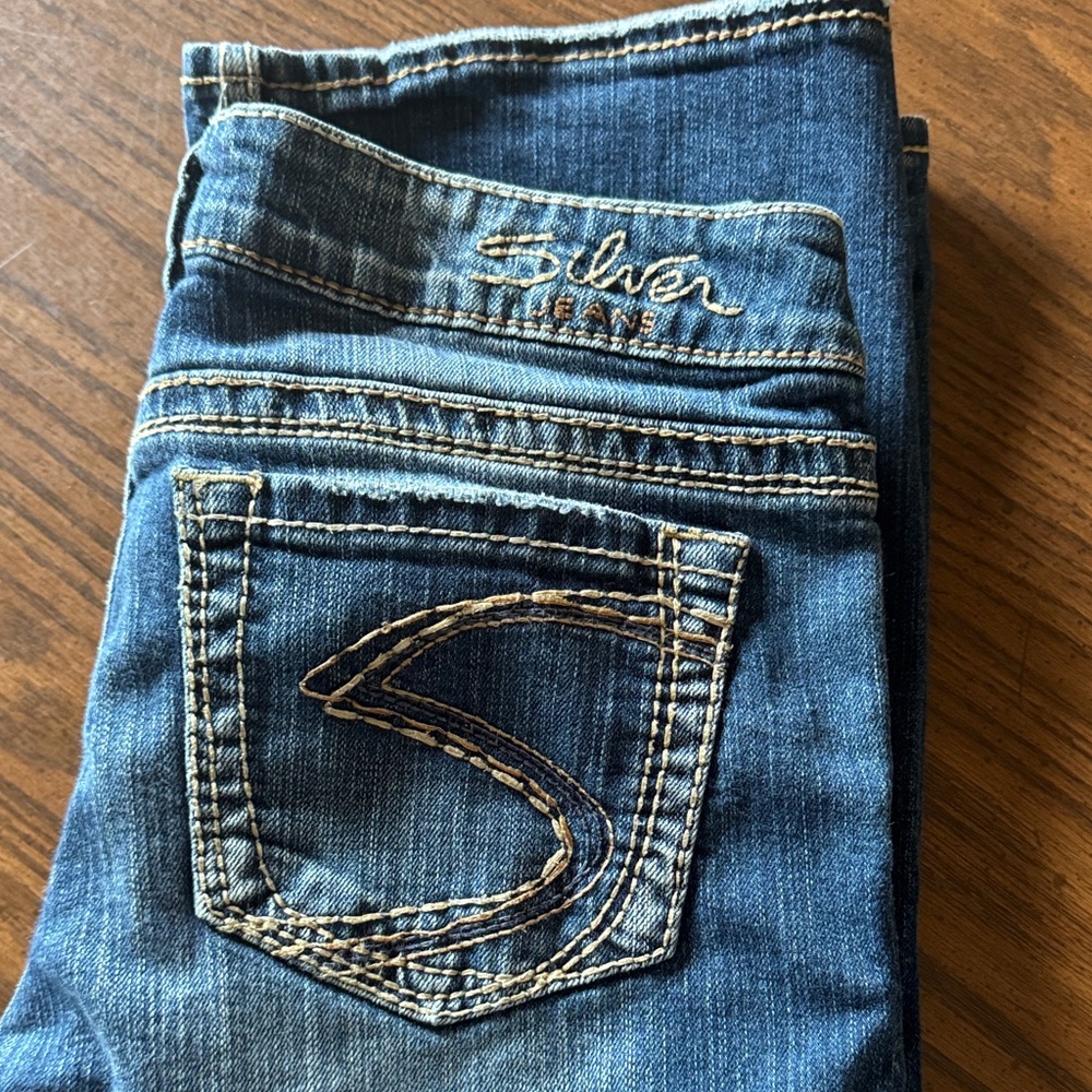 Silver Jeans Women's Classic Blue Denim with Stitch Detail